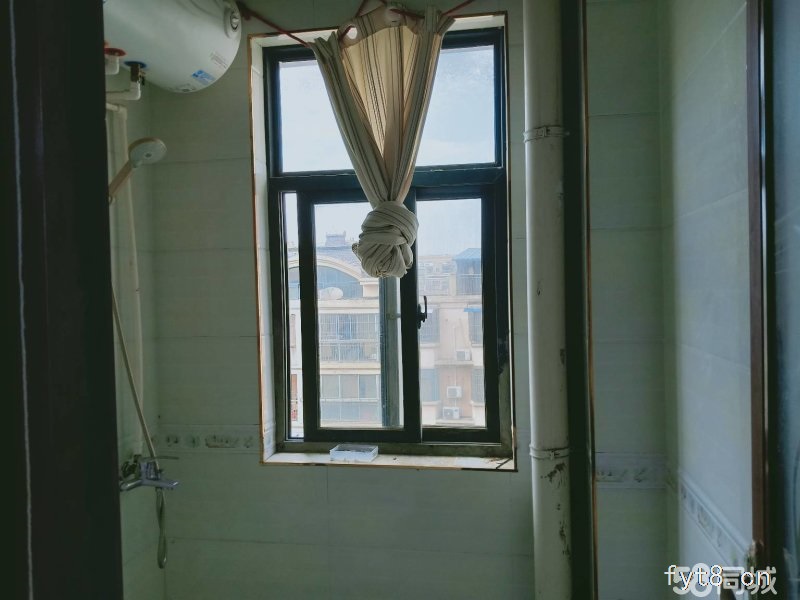 东一小学,大润发,户型采光好,送阁楼,有证满五唯一首付低急售